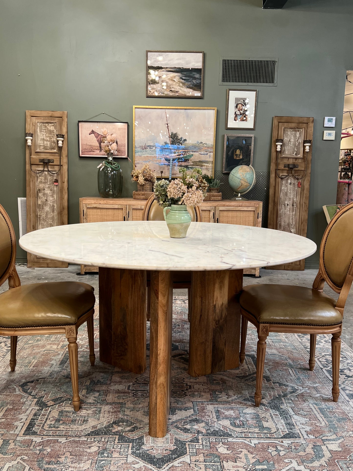 Essence Round Tables