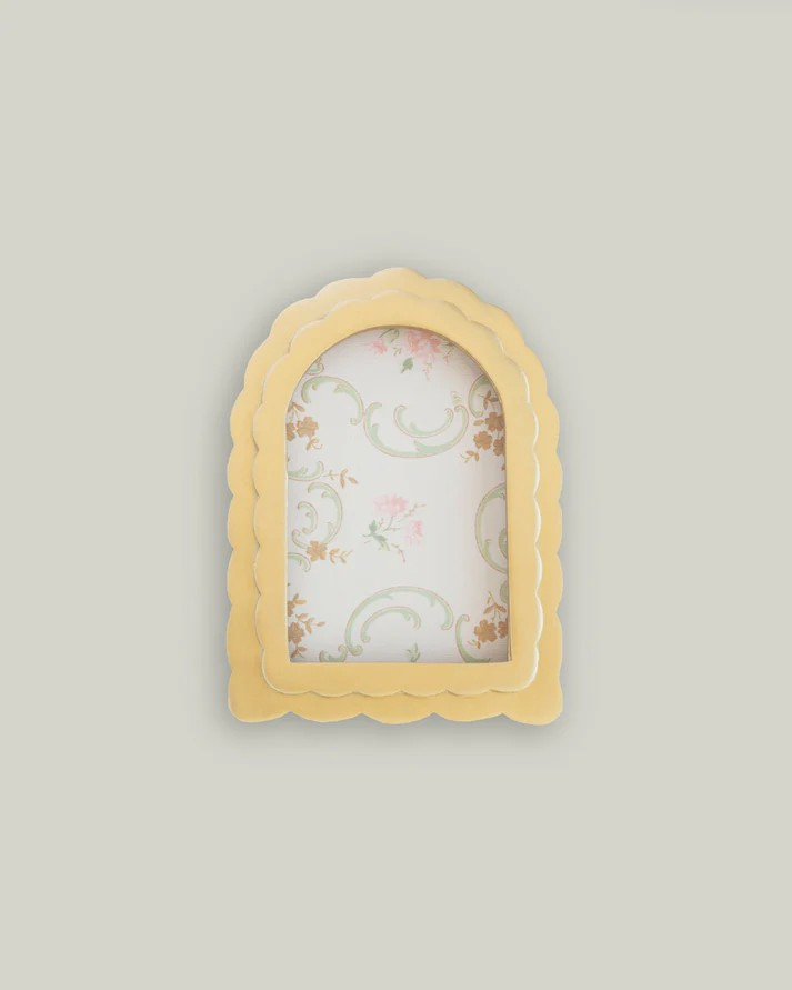 Scallop Gold Arch Frame 4x6