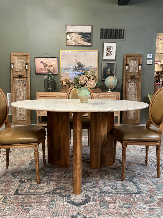 Essence Round Tables