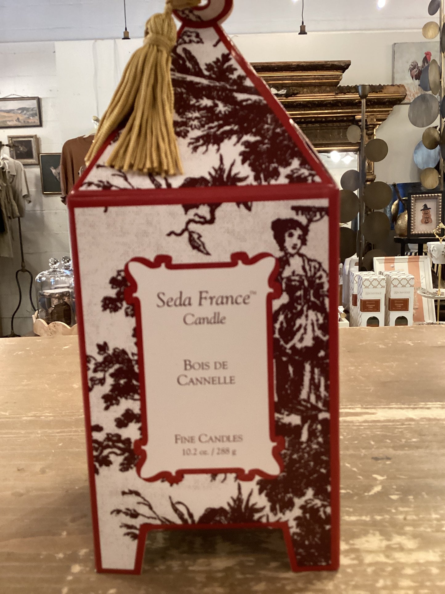 Bois De Cannelle Pagoda Candle