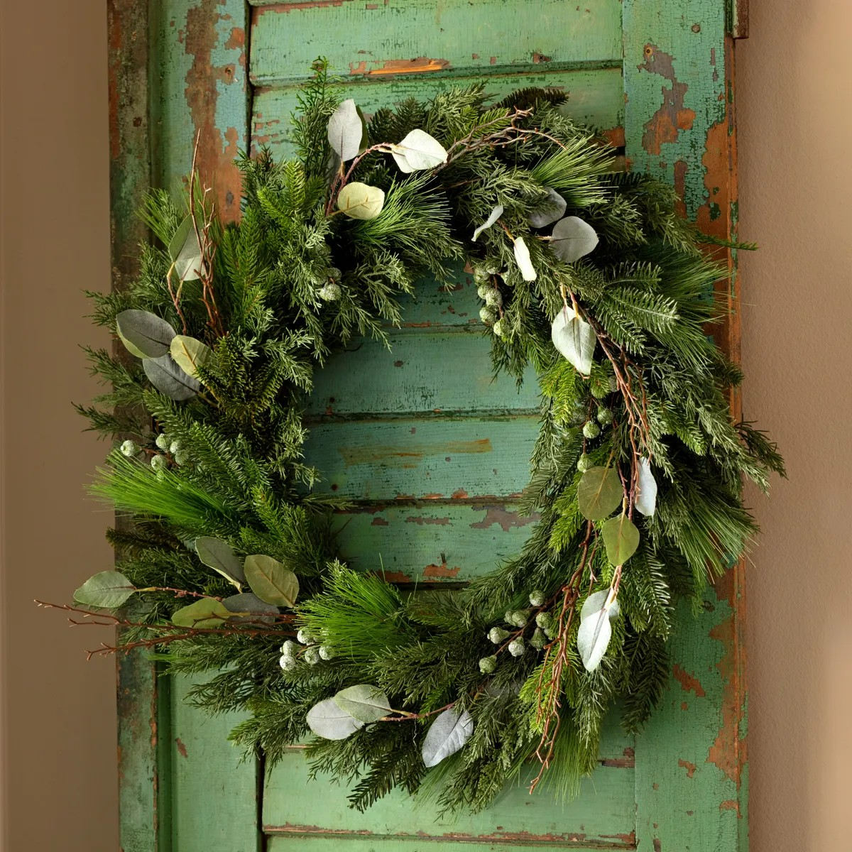 30" Mixed Greens Wreath