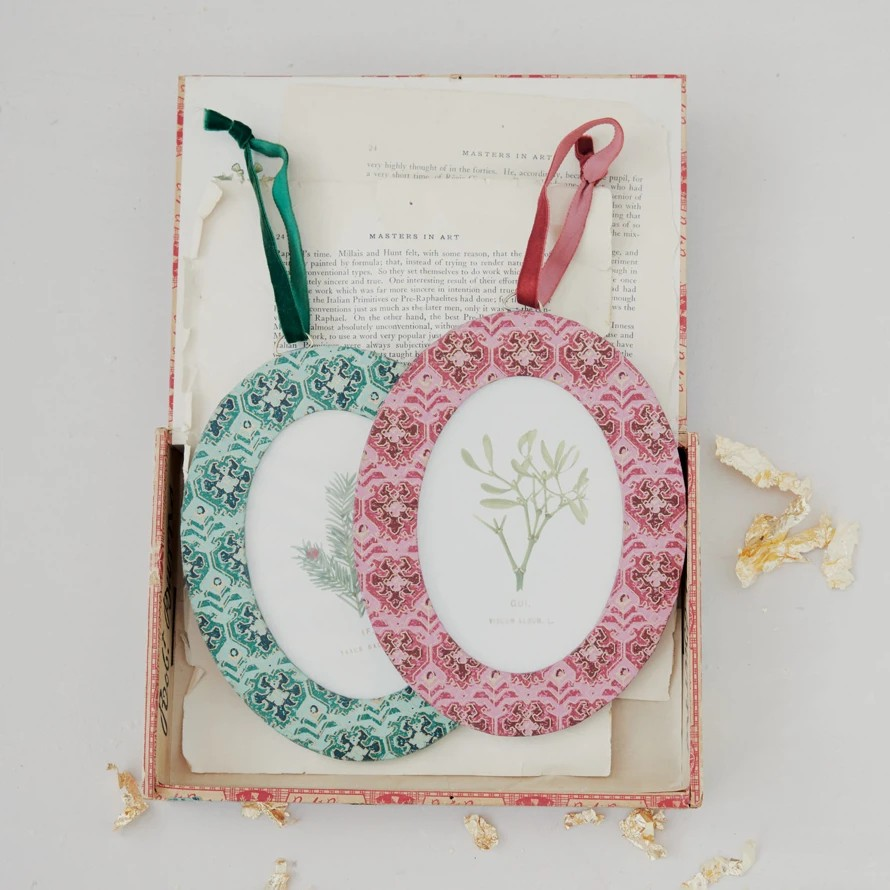 Oval Picture Frame Ornament