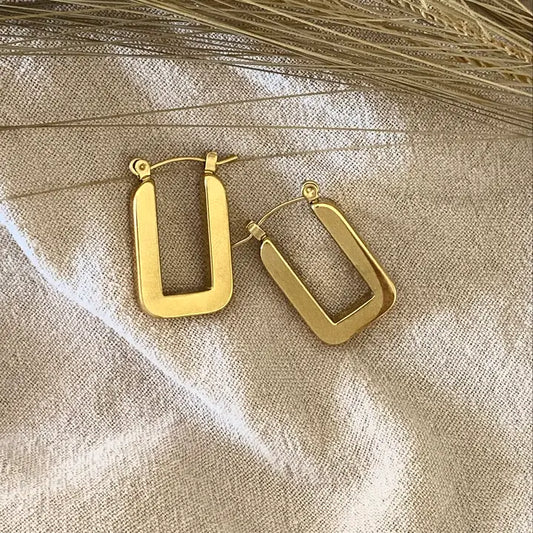 18k Rectangular Hoop