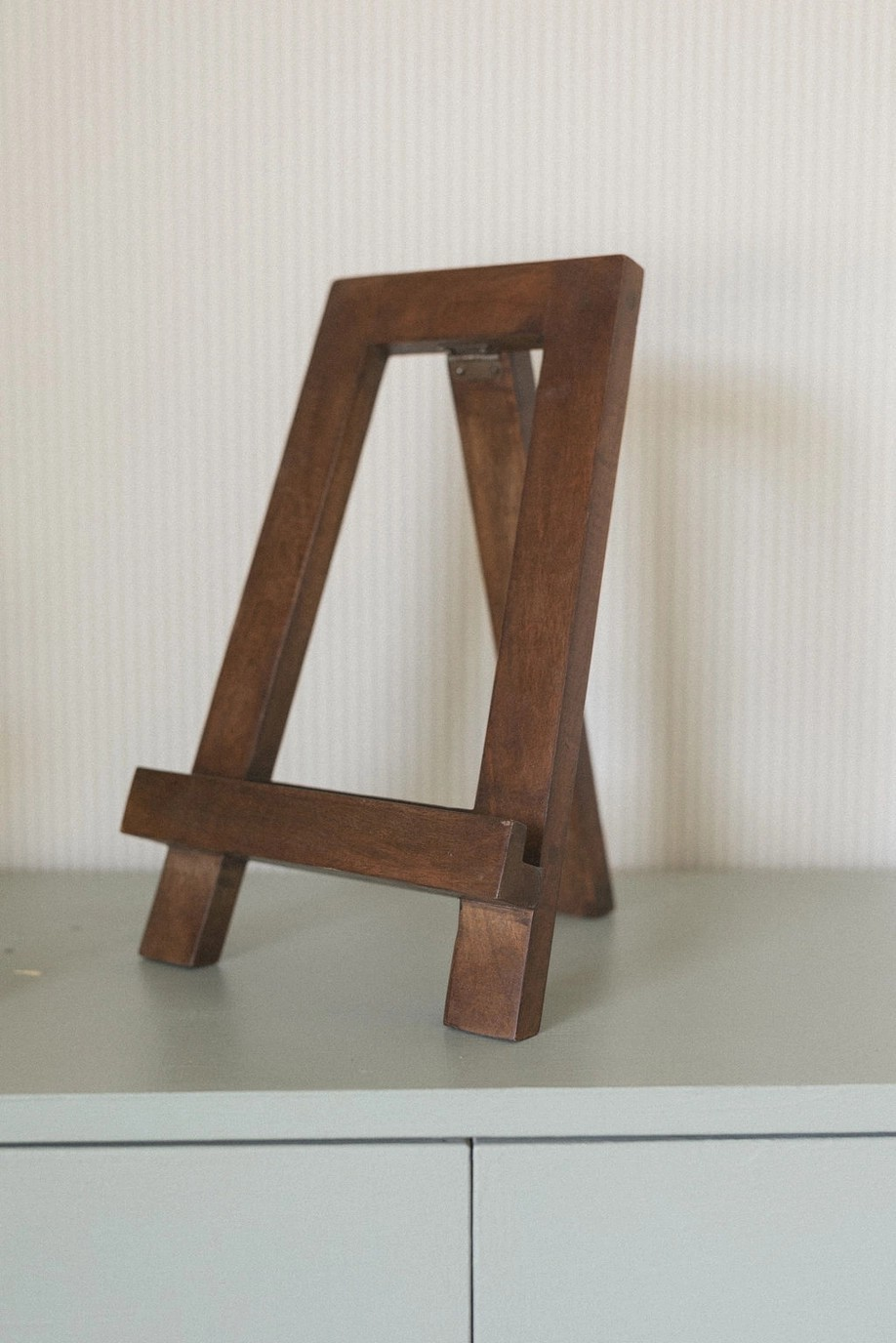 Dark Wood Easel
